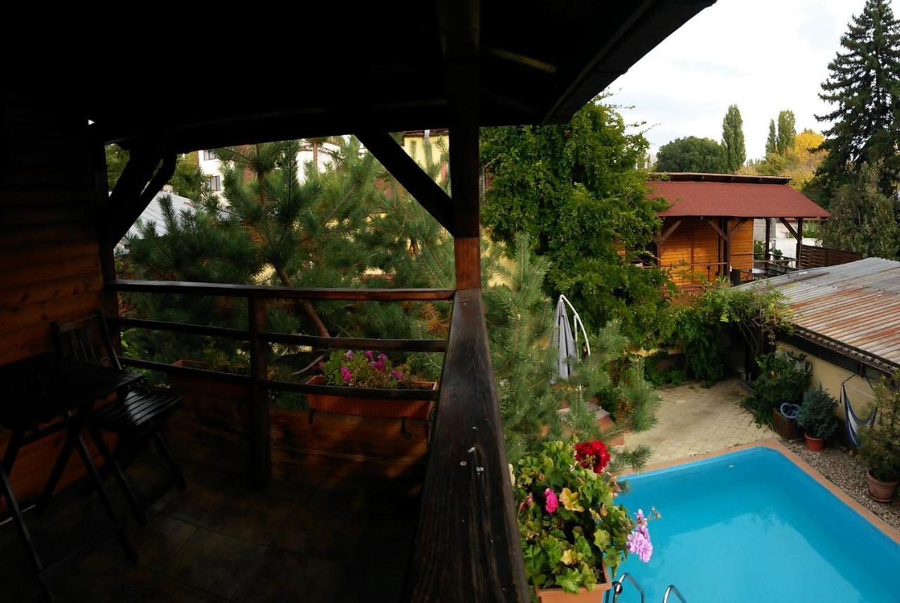 Casa Mica Guesthouse Bucarest Exterior foto