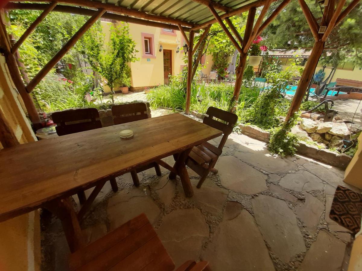 Casa Mica Guesthouse Bucarest Exterior foto